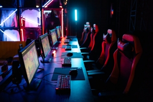 How Leaderboards Affect User Retention in Color-Based Games