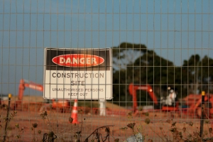 Why Custom Construction Signs Are Essential for Job Site Safety and Compliance in Orlando
