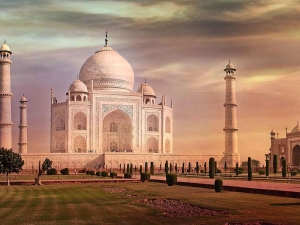 Heritage Walks and Cultural Trails Around the Taj Mahal