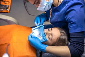 Why Should You Prefer Visiting an Emergency Endodontist for Urgent Dental Care?