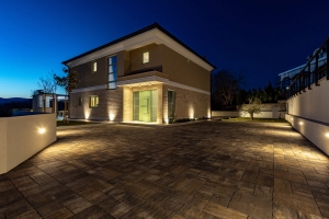 7 Practical Benefits of Custom Landscape Lighting for Your Property