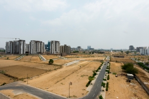 Where to Find the Best Plots Near Jewar Airport?