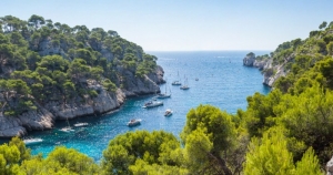 Provence, France Hiking Adventures with Planetazur
