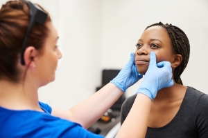 How Dermatologist Reduce Redness in the Face