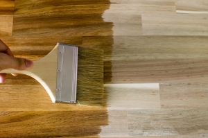 Oil-Based vs Water-Based Floor Varnish: Which One Is Right for You?
