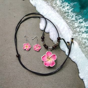 Wearing the Spirit of the Islands: A Guide to Hawaiian Jewelry