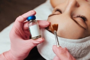How Chemical Peels Treat Large Pores