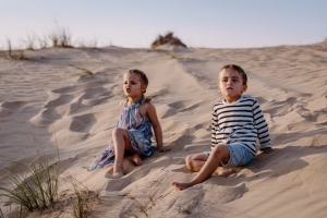Why Choose a Documentary-Style Dubai Family Photographer Over Traditional Portraits