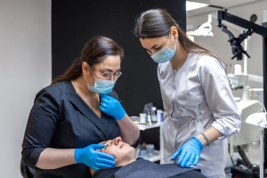 Choosing the Best Rhinoplasty Surgeon for Teen and Adult Procedures