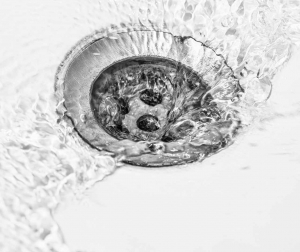 What are the side effects of rusty water?