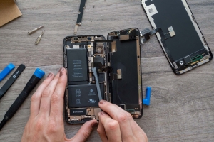 iDestiny Apple Service Center in Thane: Your Trusted Destination for “Apple iPhone Repair Near Me”