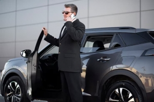 Why Black SUV Service Is Perfect for Airport Transfers and Corporate Rides