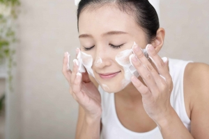 How to Choose the Best Hydrating Gentle Cleanser: