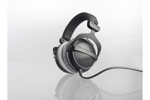 How Closed-Back Headphones Enhance Focus in Noisy Environments