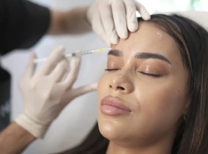 Best Aesthetic Clinic in Dubai Explains How Botox Works on Wrinkles