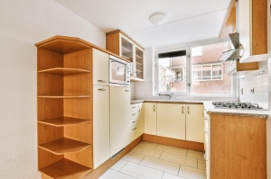 Which Design Styles Pair Best With Shaker Toffee Cabinets?
