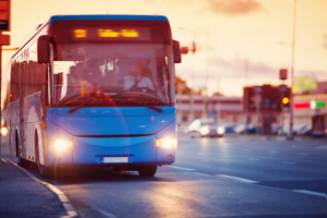 A Guide to Choosing the Best School Trip Buses