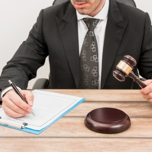 Why Hiring the Best Slip and Fall Lawyer Increases Your Chances of Winning