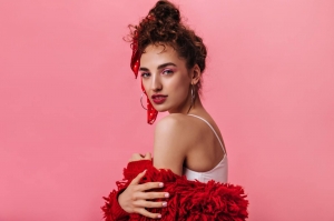 What Should Aspiring Models Seek in a Glamour Model?