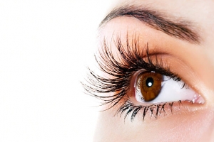 Eyelash-Inspired Nail Art Designs: A Trendy Twist