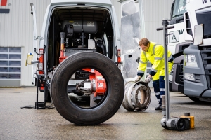 Find Reliable Emergency Truck Tire Repair Services Near You Now
