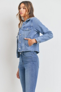 From Cart to Closet: How to Shop Women’s Jackets Online with Confidence