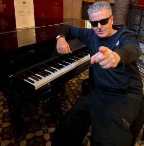 Brenden Kavanagh Biography, Age, Wife, Sunglasses, Net Worth