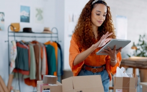 Global Fashion Ecommerce Market Thrives with Mobile Commerce by Rising Smartphone Adoption