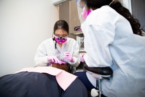 How Does The Houston River Oaks Dental Office Handle Dental Emergencies Or Urgent Dental Care Needs?