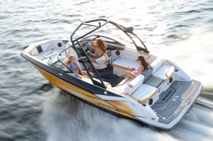Discover Freedom & Elegance: Your Guide to Luxury Boat Rentals