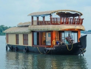 Experience Serenity: Why IPR Backwaters Offers the Best Houseboat Service in Alleppey