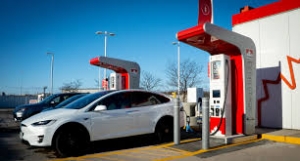 A Complete Guide to EV Charging Station Installation in Canada (From Outlet to On-the-Go) 