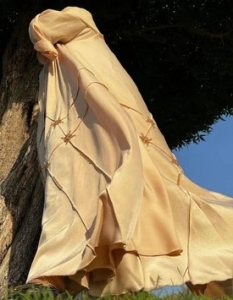 Luxury Abayas in Dubai: Fashion, Faith, and Finesse