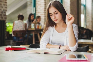 Is University of Niagara Falls Suitable for You? Pros & Cons