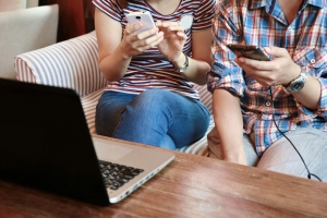 What to Choose for Online Friendship: Livebeam or Meetup?