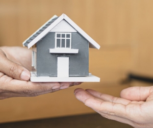 Why Hiring a Realtor is Still Essential in Today’s Market?
