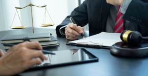 Navigating Complex Business Law: A Beginner’s Guide