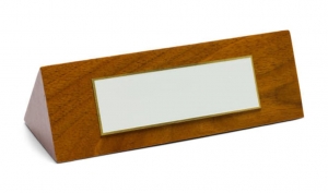 Why Do Desk Name Plates Help Improve Workplace Communication?