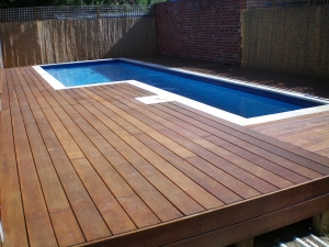 6 Practical Benefits of Timber Decking for Outdoor Entertainment