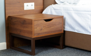 How to Choose the Perfect Wood Bedside Table for Your Room