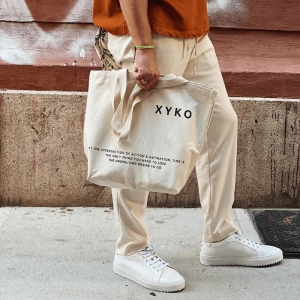 The Versatility of a Medium Canvas Tote Bag for Daily Life