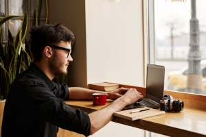 Freelance vs. Full-Time: How Freelance Websites Are Changing Hiring