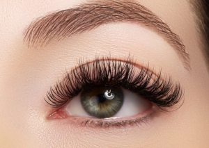 Hybrid Lashes: The Perfect Blend of Natural and Glamorous