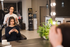5 Reasons Why You Should Book Salon Online for a Hassle-Free Beauty Experience