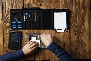 Cracked Screen? Find the Best Tablet Repair Service in Mobile AL