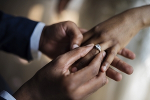 Rethinking the Proposal: Why Meaningful Engagement Rings Matter More in 2025