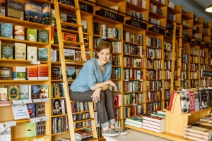 Oscar Lorenz: The Writer Who Turns Silence Into Story