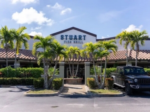 The Pros & Cons of Food Delivery at the Best Restaurant in Stuart FL