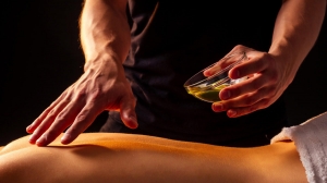 Experience Ultimate Relaxation with Oil Massage in Vienna | Moon Lake Spa