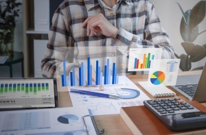 How is an Online MBA course and its Specialization Beneficial?